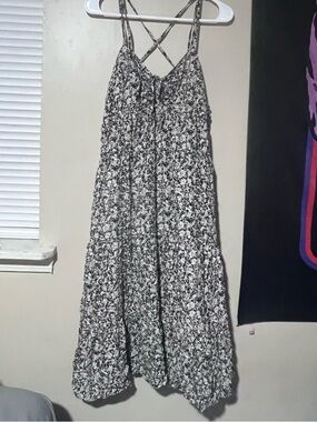Time and Tru Black & White Floral Crisscross Midi Dress